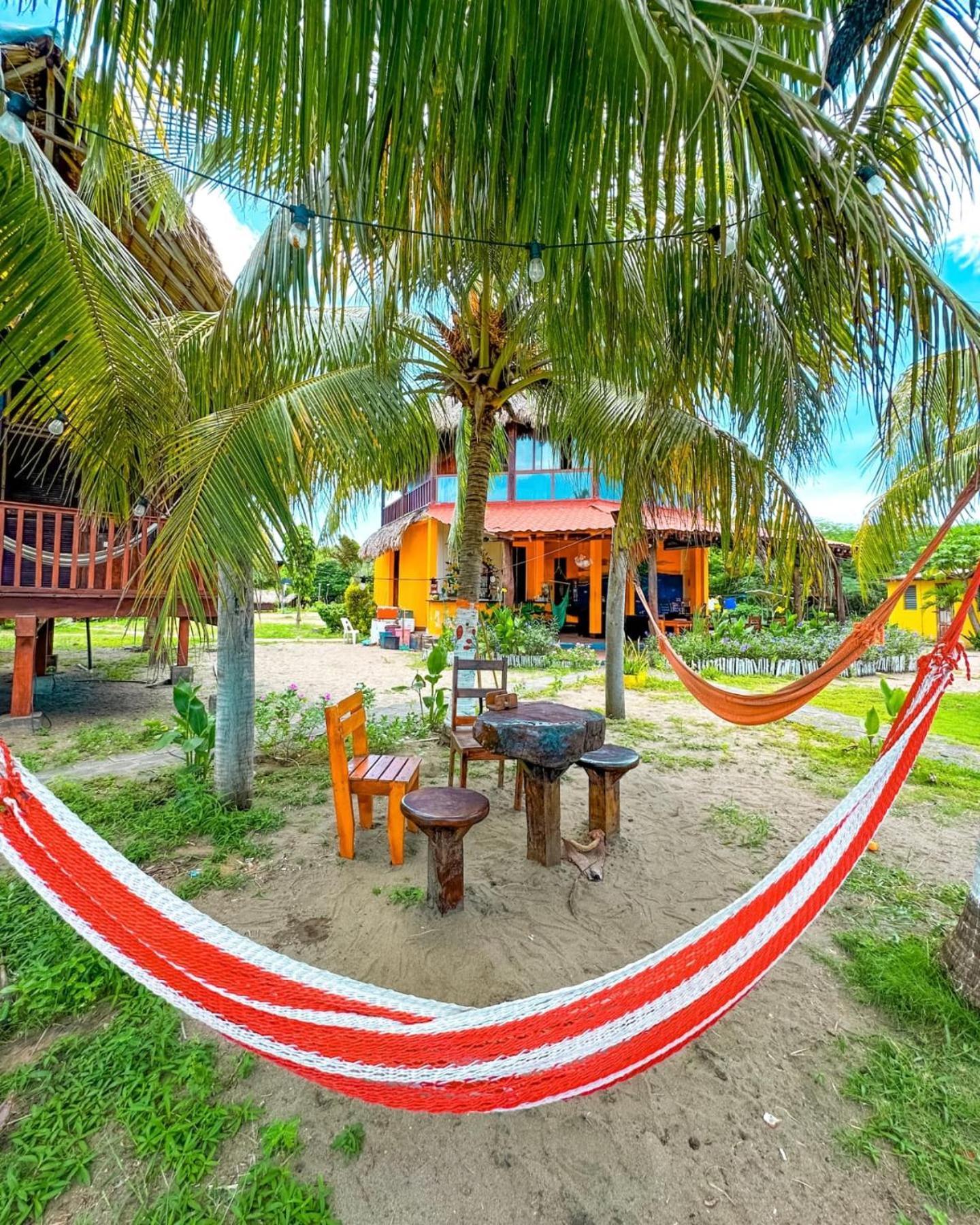 Surfing Turtle Lodge Poneloya Exterior photo